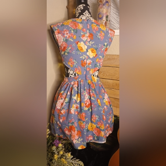 Ariana Grande "Love Culture" Floral Dress - Picture 3 of 6